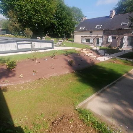 Les Gites De L'Etang De La Foret Brandivy Exterior photo