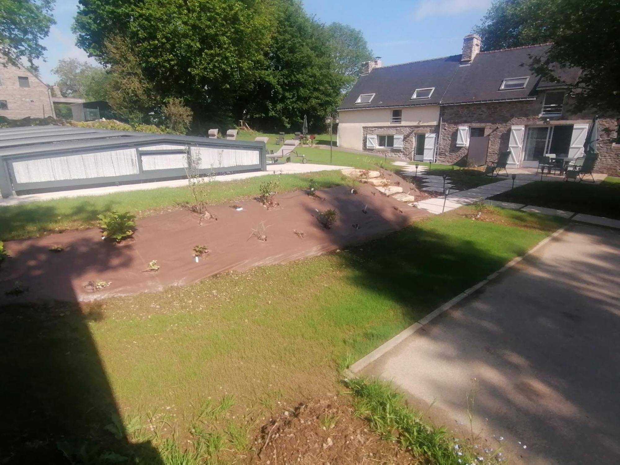 Les Gites De L'Etang De La Foret Brandivy Exterior photo